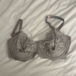 Victoria's Secret Dream Angels Unlined Lace Underwire Bra in Light Gray